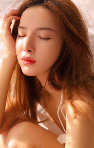 她被舔到高潮求饶